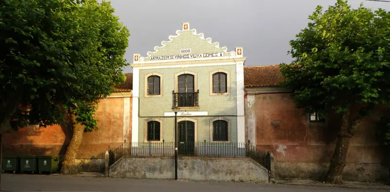 Armazém de vinhos Viúva Gomes, em Colares