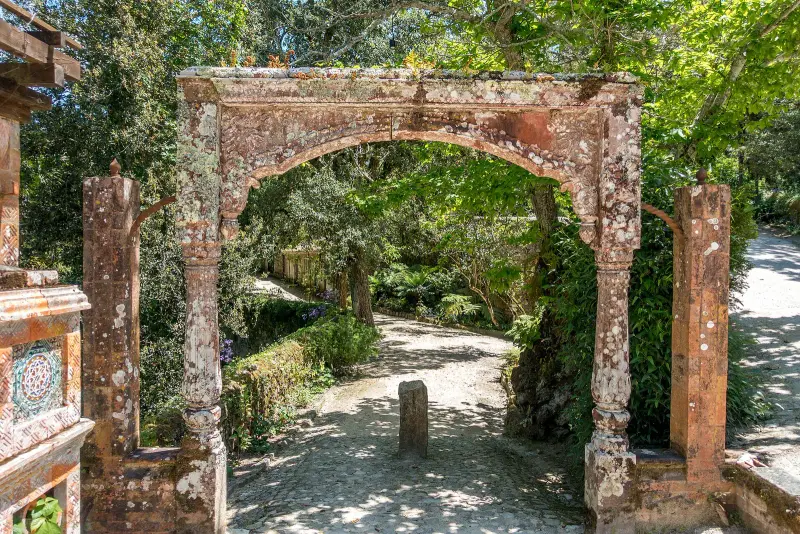 Arco em ruína no parque de Monserrate