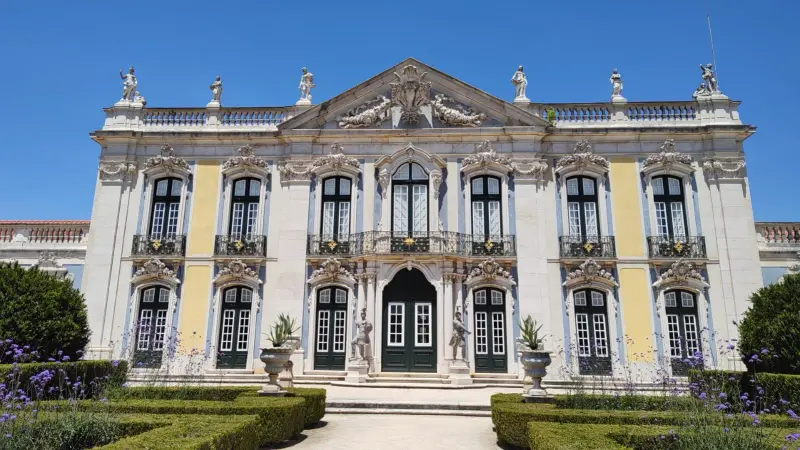 Fachada principal do Palácio Nacional de Queluz
