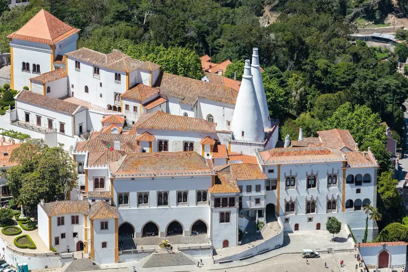 Palácio Nacional de Sintra com as duas chaminés cónicas